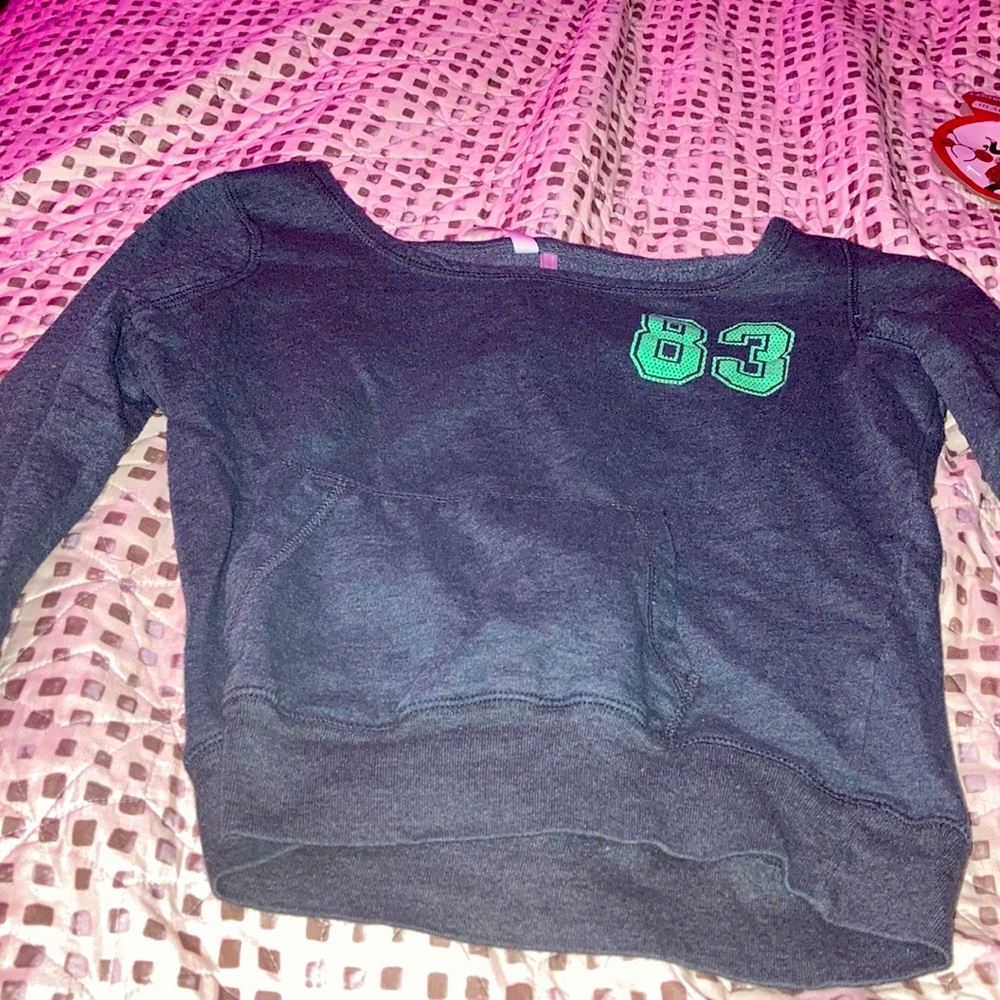 “83” grey sweater